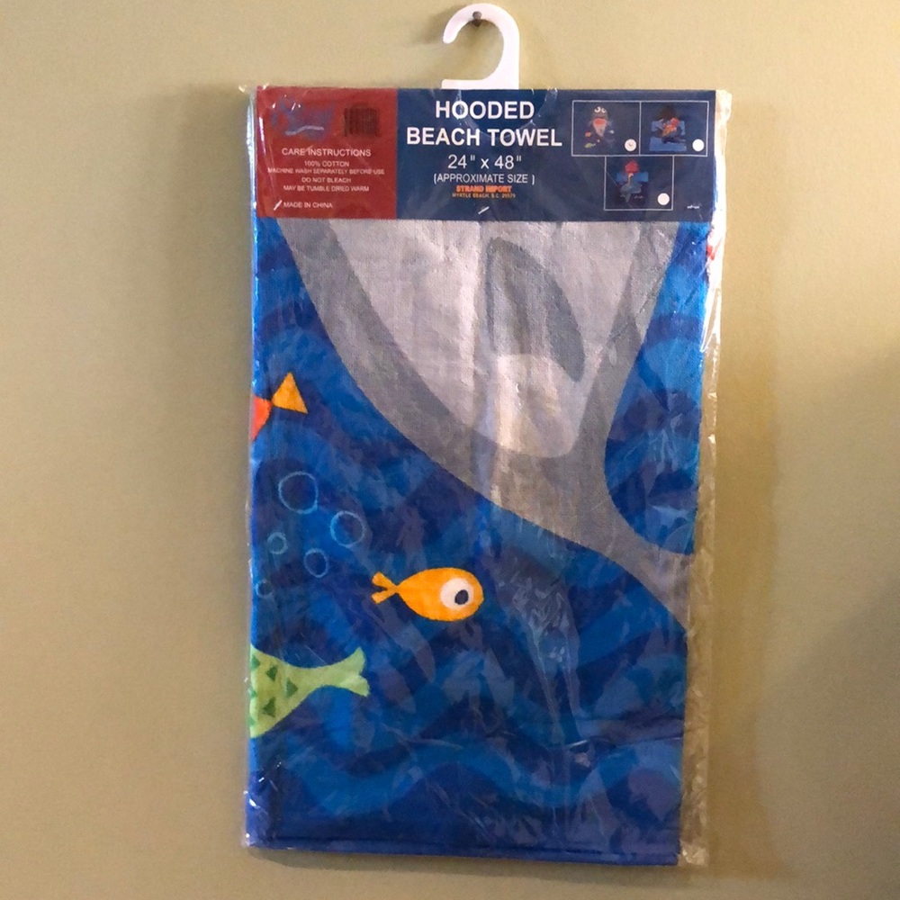 NWT Strand Hooded Beach Towel